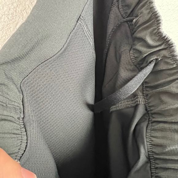 Lululemon Men's Size Medium Surge Lined Shorts 6" Dark Gray Pockets Running - Picture 5 of 9